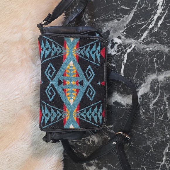 Pendleton Tribal Patterned Crossbody Bag - Picture 1 of 7